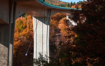 Bungee jumping z nejvyššího mostu ČR