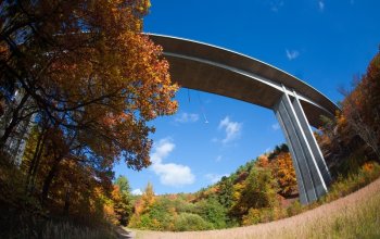Bungee jumping z nejvyššího mostu ČR