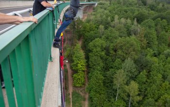 Bungee jumping z nejvyššího mostu ČR