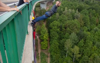 Bungee jumping z nejvyššího mostu ČR