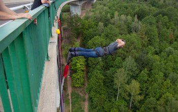 Bungee jumping z nejvyššího mostu ČR