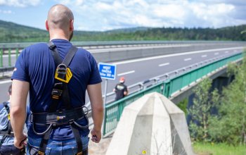 Bungee jumping z nejvyššího mostu ČR