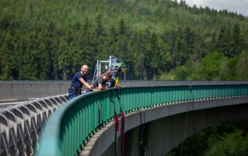 Bungee jumping z nejvyššího mostu ČR