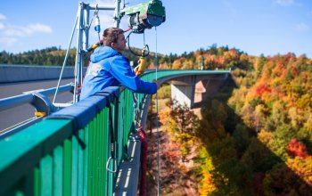 Bungee jumping z nejvyššího mostu ČR
