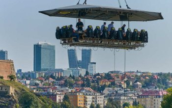 Luxusní menu v oblacích nad Prahou