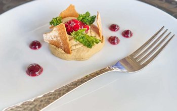 Večeře s koktejlovým párováním 50 metrů nad Prahou