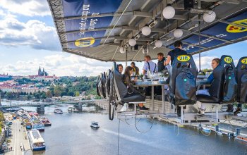 Tapas & Cava ve výšce nad Prahou