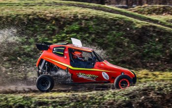 Adrenalinová jízda v buggy na závodním okruhu