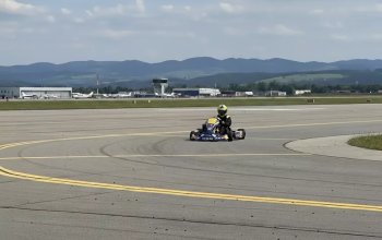 Adrenalinová jízda na okruzích a letištích v motokáře Rotax 125 MAX