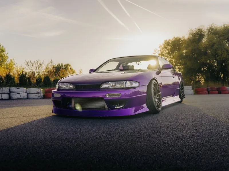 Jízda na polygonu v driftovací ikoně Nissan Silvia