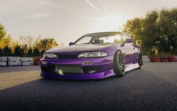 Jízda na polygonu v driftovací ikoně Nissan Silvia