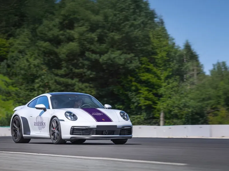 Jízda v Porsche 911 Carrera 4S na okruhu