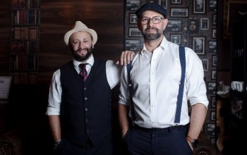 Návštěva luxusního barber shopu s whiskey nebo…