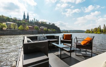 Plavba po Vltavě s neomezeným proseccem nebo pivem