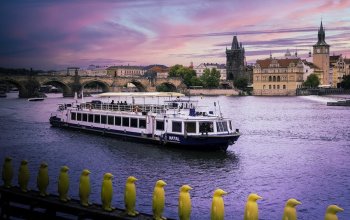 Dvouhodinová plavba po Vltavě se švédskými stoly