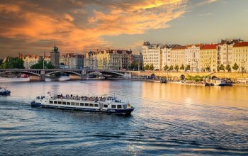 Dvouhodinová plavba po Vltavě se švédskými stoly