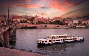 Dvouhodinová plavba po Vltavě se švédskými stoly