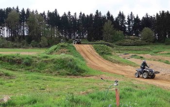 Extrémní jízda na čtyřkolce