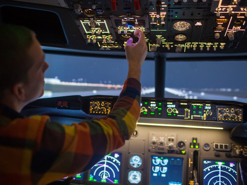 Pilotování simulátoru Boeing 737 NG