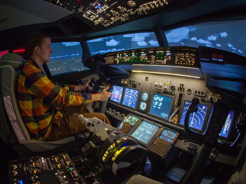 Pilotování simulátoru Boeing 737 NG