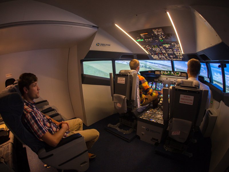 Pilotování simulátoru Boeing 737 NG