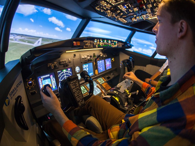 Pilotování simulátoru Boeing 737 NG