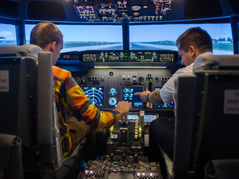 Pilotování simulátoru Boeing 737 NG
