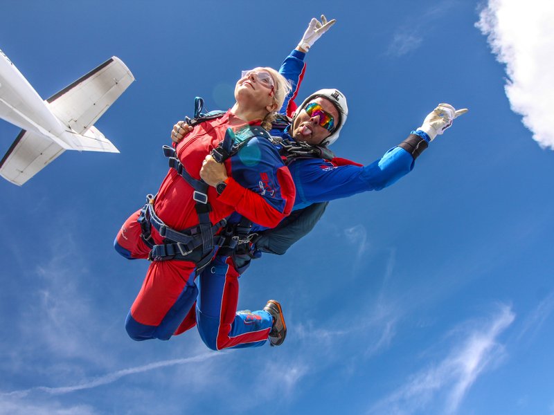 Tandemový seskok padákem