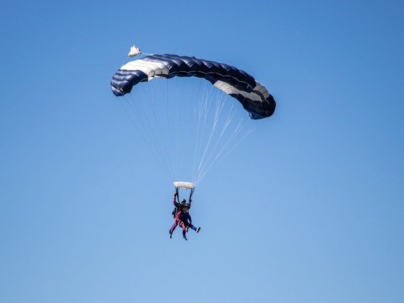 Tandemový seskok padákem