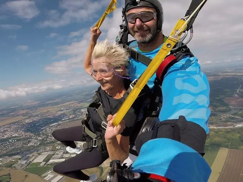 Tandemový seskok padákem