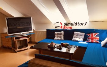 Závody aut na simulátorech v Brně, až 4 řidiči