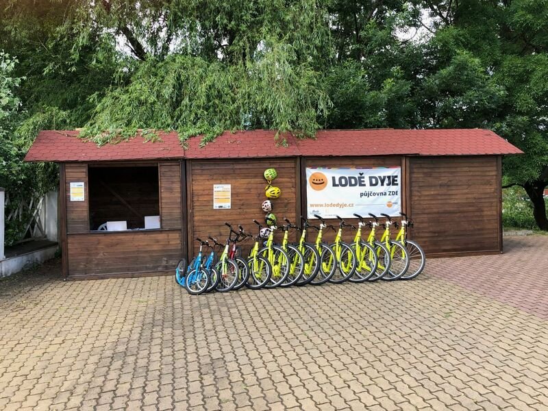 Vinařský výlet na koloběžce a v kánoi s degustací ve vinařství Hraniční zámeček – Lednice