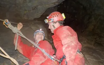 Rande v jeskyni