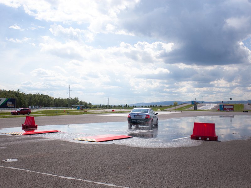 Zábavný kurz bezpečné jízdy