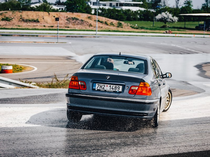 Zábavný kurz bezpečné jízdy