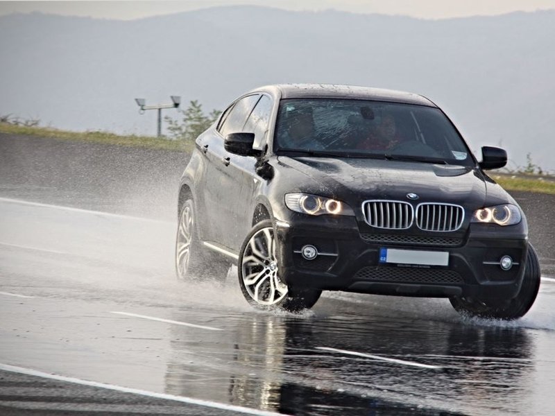 Zábavný kurz bezpečné jízdy