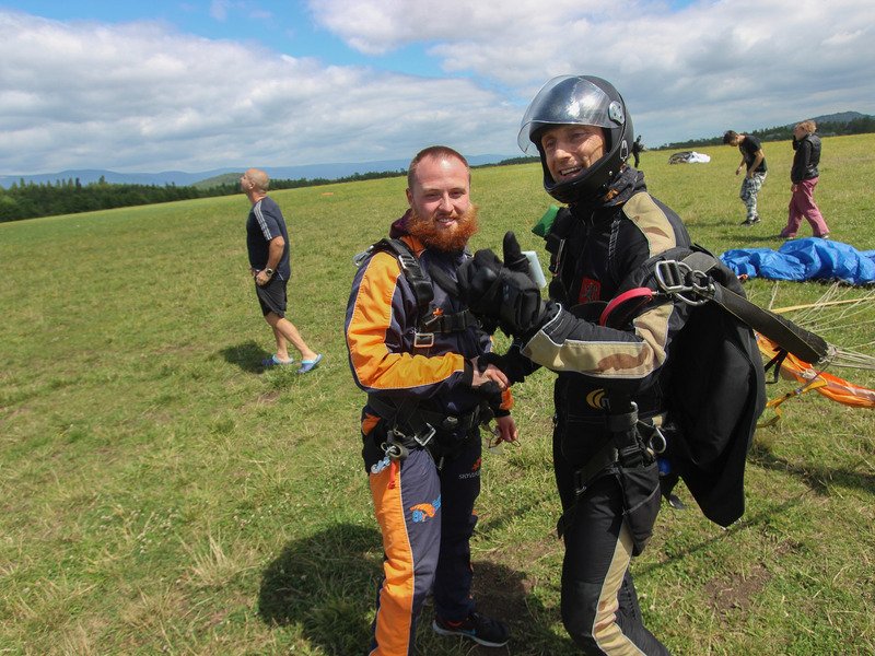 Tandemový seskok padákem