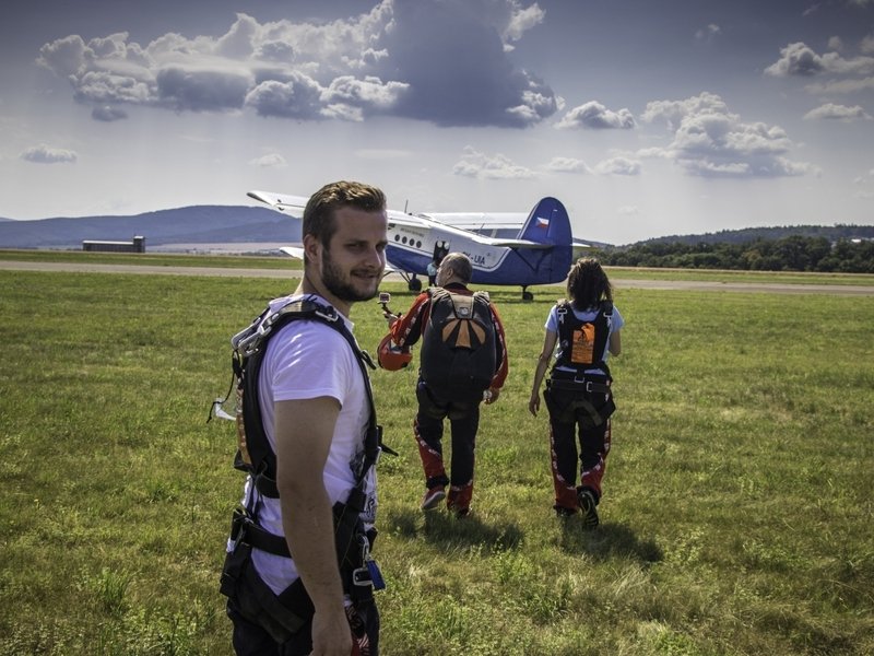 Tandemový seskok padákem