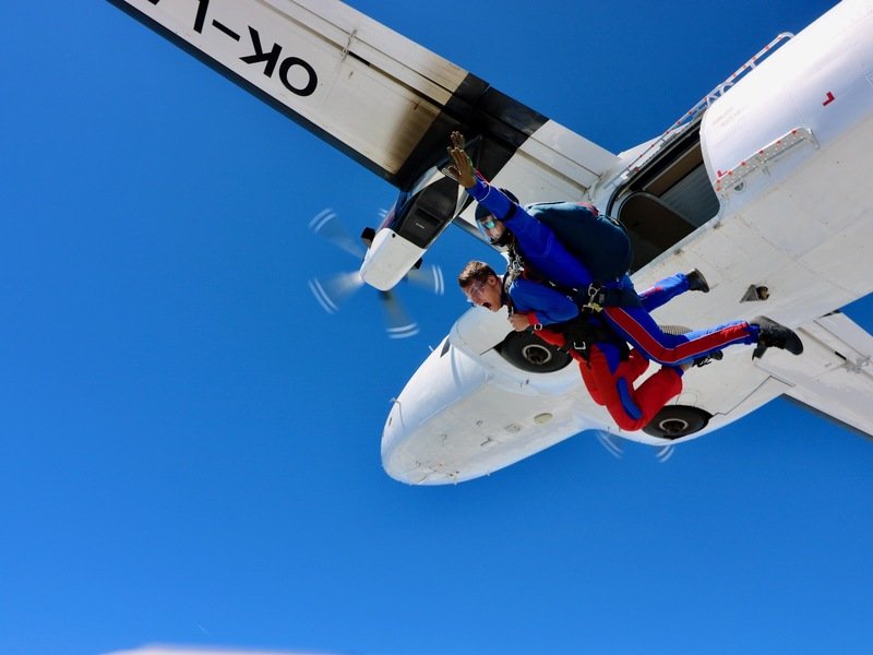 Tandemový seskok padákem