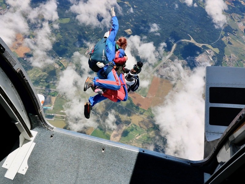 Tandemový seskok padákem