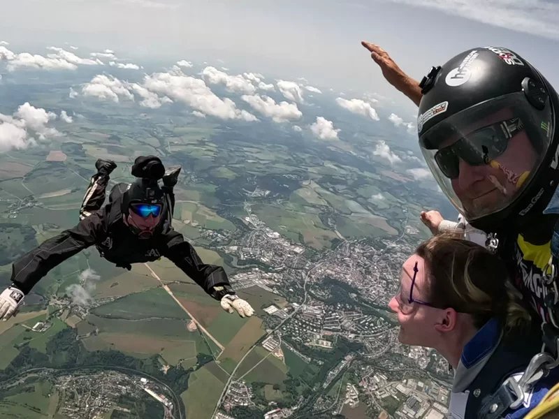 Tandemový seskok padákem