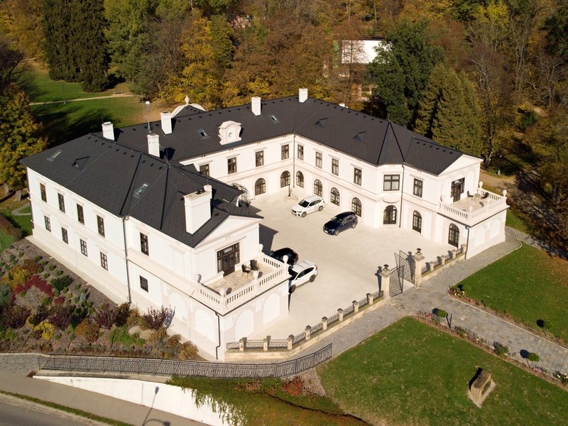 Dámská jízda na Zámku Wichterle