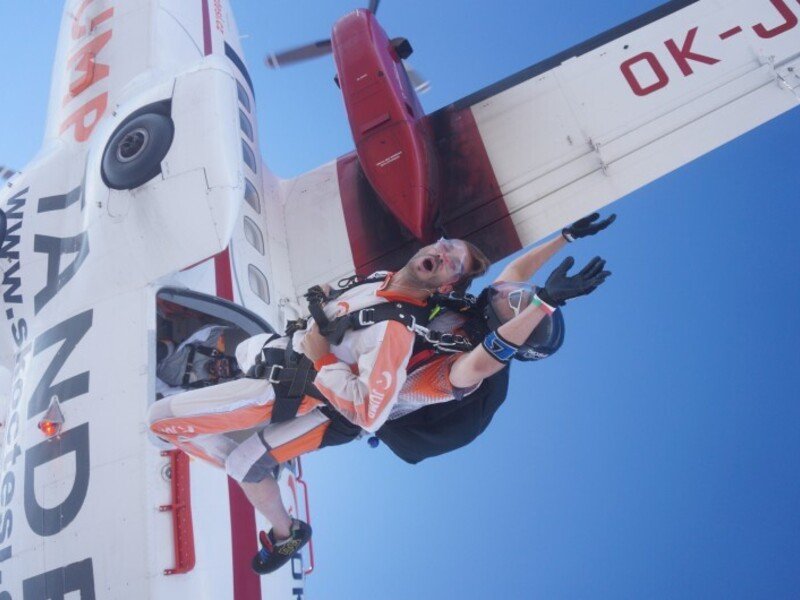 Tandemový seskok z 6 kilometrů