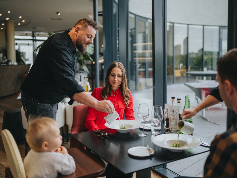 Degustační menu a let vrtulníkem v MG restauraci