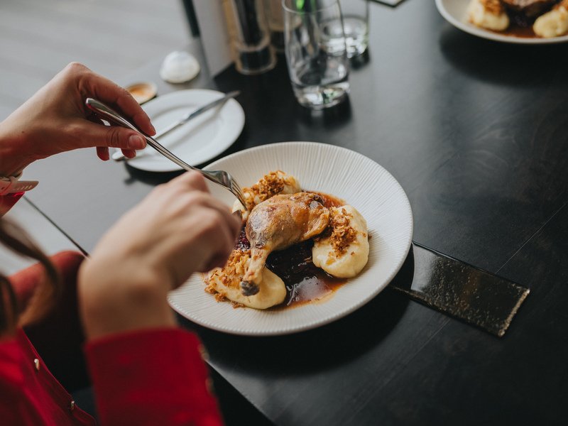 Degustační menu a let vrtulníkem v MG restauraci