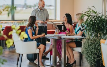 Pobyt na letišti s degustační večeří pro dva