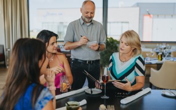 Pobyt na letišti s degustační večeří pro dva