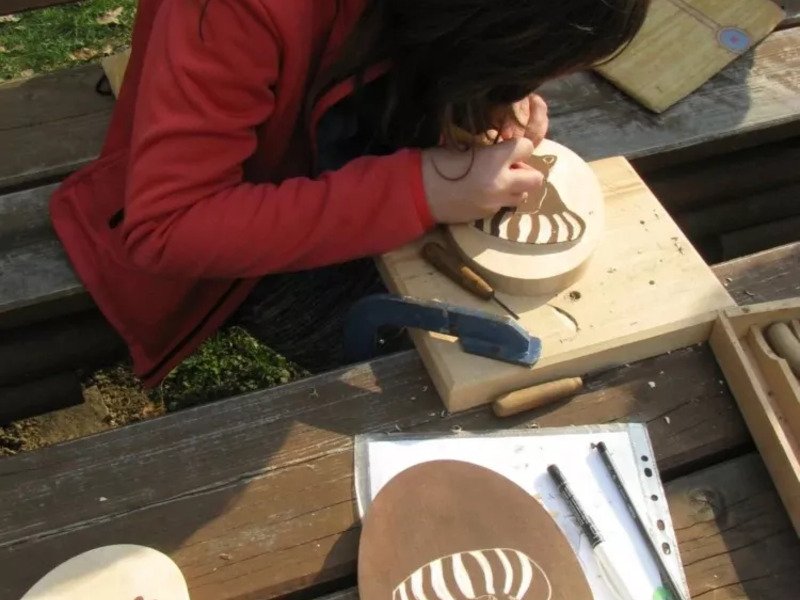 Vyřežte si vlastní misku a odneste si domů originál ze dřeva