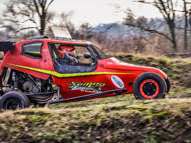 Adrenalinová jízda v buggy na závodním okruhu