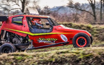 Adrenalinová jízda v buggy na závodním okruhu